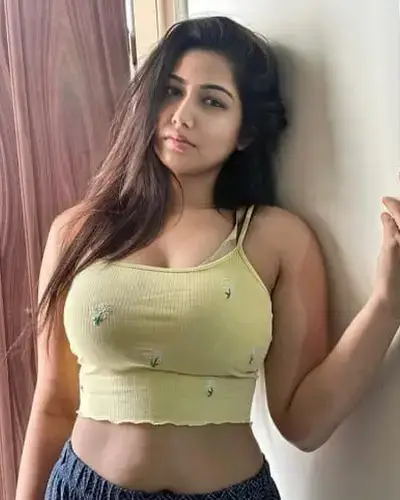 Escorts Adoor